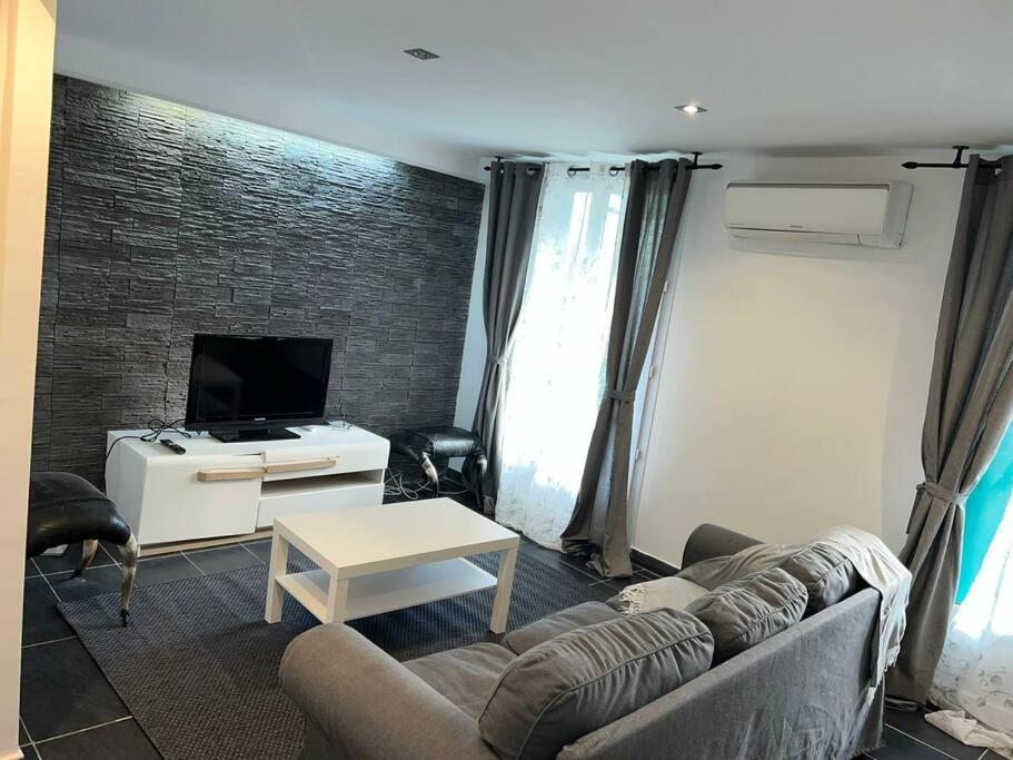 Grand Appartement Climatise Et Fonctionnel Марсилия Екстериор снимка
