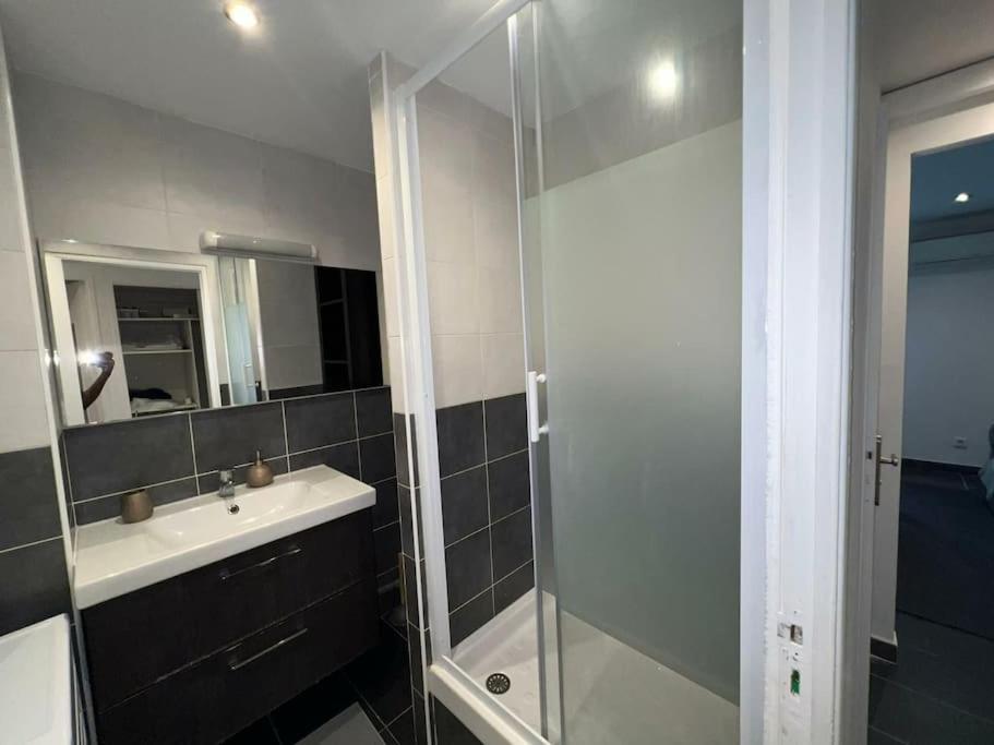 Grand Appartement Climatise Et Fonctionnel Марсилия Екстериор снимка