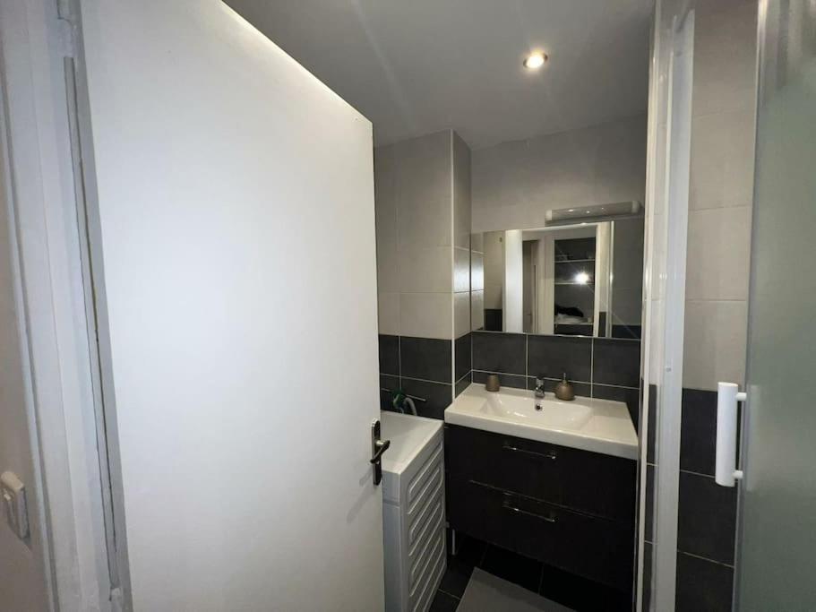 Grand Appartement Climatise Et Fonctionnel Марсилия Екстериор снимка
