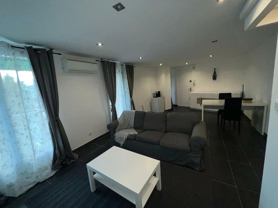 Grand Appartement Climatise Et Fonctionnel Марсилия Екстериор снимка