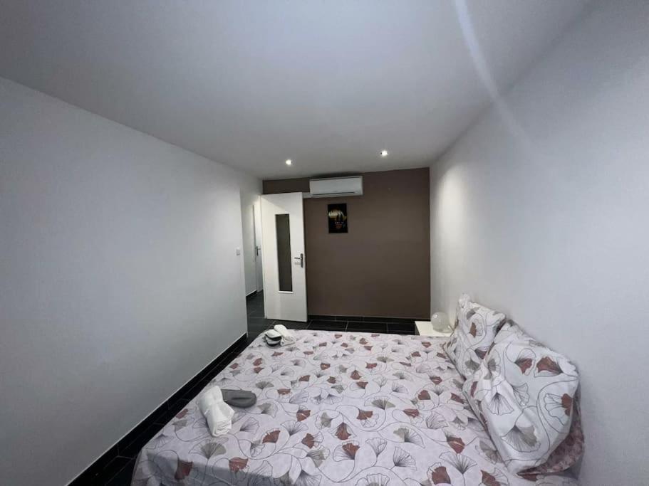 Grand Appartement Climatise Et Fonctionnel Марсилия Екстериор снимка